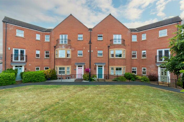 4 Bedroom Terraced House To Rent In Featherstone Grove, Great Park, NE3
