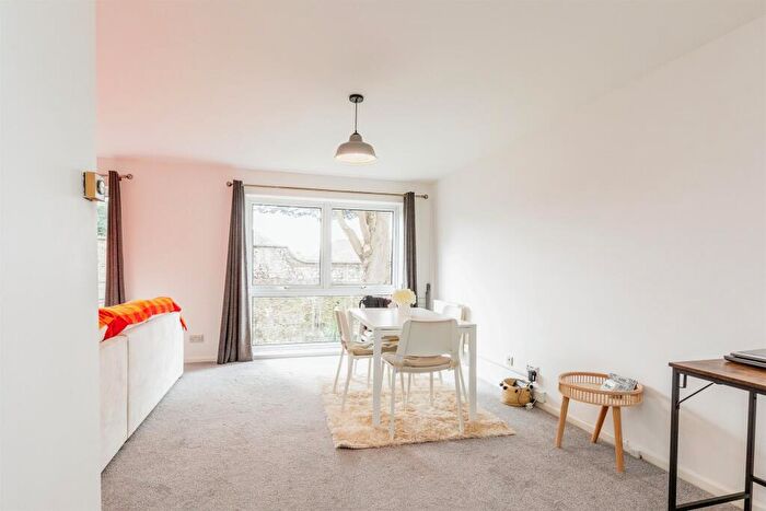 2 Bedroom Apartment For Sale In Southfield Road, Westbury-On-Trym, Bristol, BS9