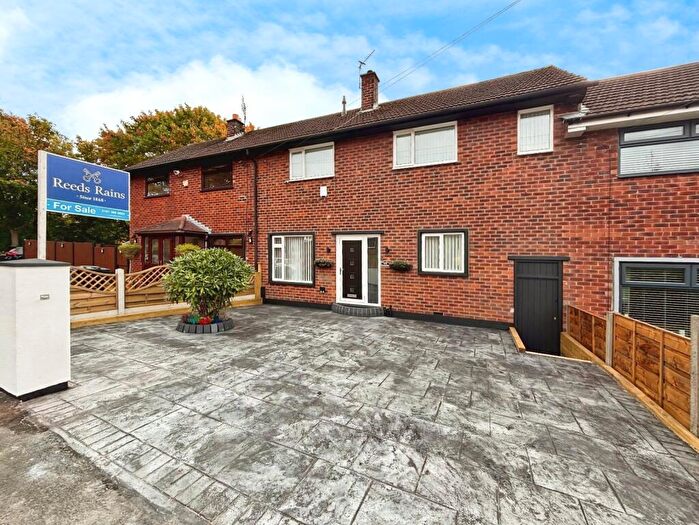 3 Bedroom Terraced House For Sale In Repton Avenue, Hyde, Greater Manchester, SK14