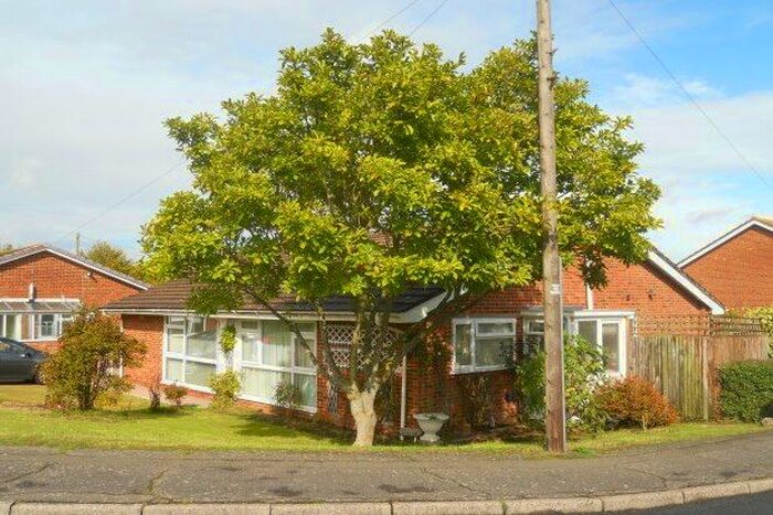 2 Bedroom Bungalow To Rent In Chiltern End, Ashford, TN24
