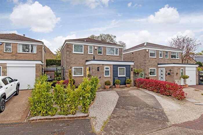 3 Bedroom Detached House For Sale In Vicarage Close, Heath, Chesterfield, S44