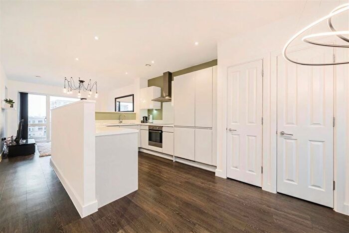 2 Bedroom Flat To Rent In Peartree Way, Greenwich, SE10