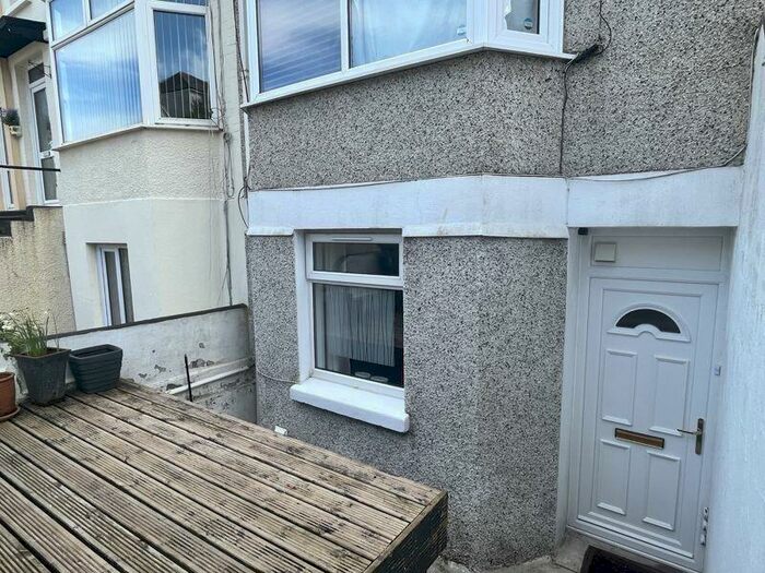 1 Bedroom Flat To Rent In Bed Flat - C Old Laira Road, PL3