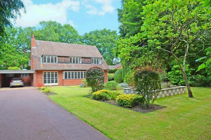 5 Bedroom Detached House To Rent In The Hockering, Woking, GU22