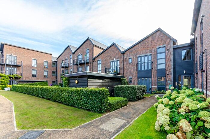 1 Bedroom Flat For Sale In Mill Court, Gresham Park Road, Old Woking, Woking, GU22