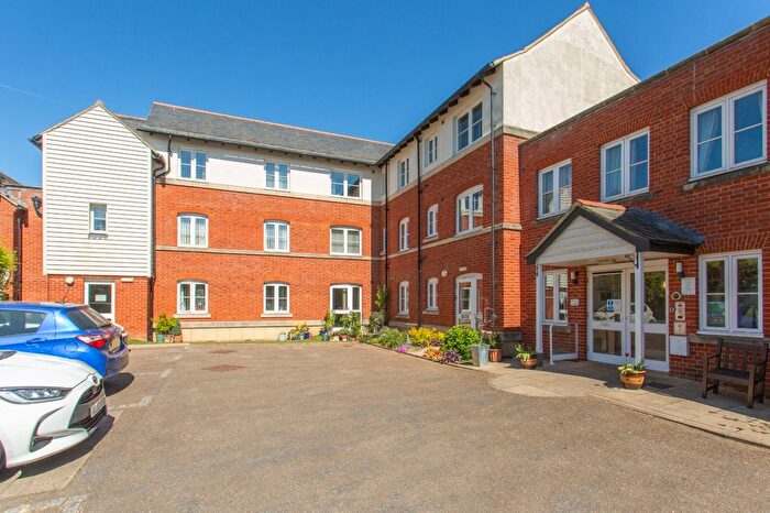 1 Bedroom Flat For Sale In East Street, Faversham, Kent, ME13