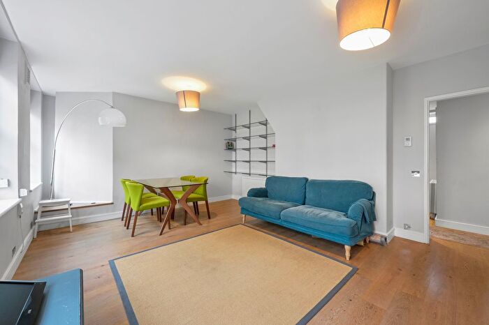 3 Bedroom Flat To Rent In Eaton House, SW11