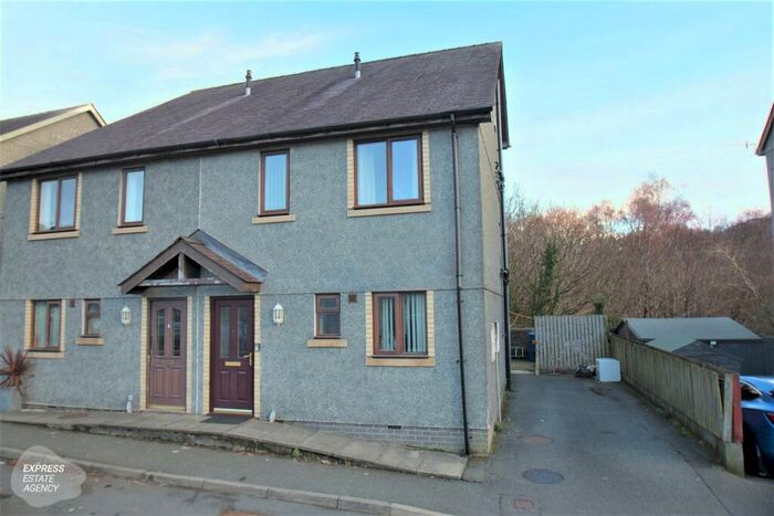 3 Bedroom Semi-Detached House For Sale In Lon Sarnau, Bethesda, Bangor, LL57