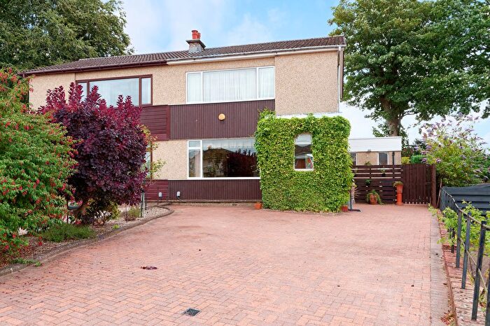 4 Bedroom Semi Detached House For Sale In Broompark Drive, Inchinnan, PA4