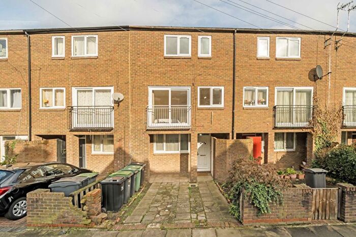 5 Bedroom Property To Rent In Daleview Road, London, N15