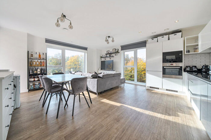 3 Bedroom Apartment For Sale In Bowen Drive, London, SE7