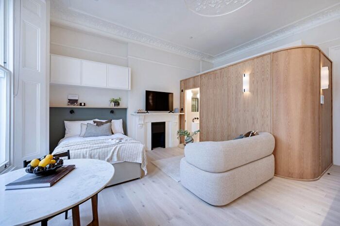Studio To Rent In Kensington Gardens Square, London, W2