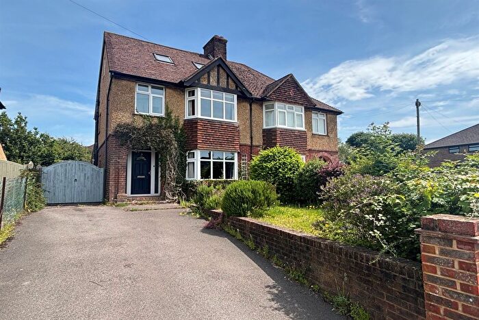 4 Bedroom Semi-Detached House To Rent In Bell Hill, Petersfield, Hampshire, GU32