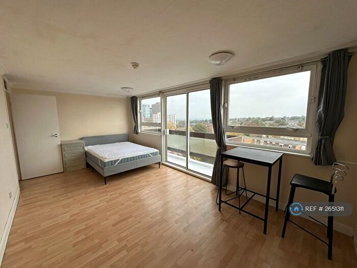 Studio To Rent In Grange Vale, Sutton, SM2
