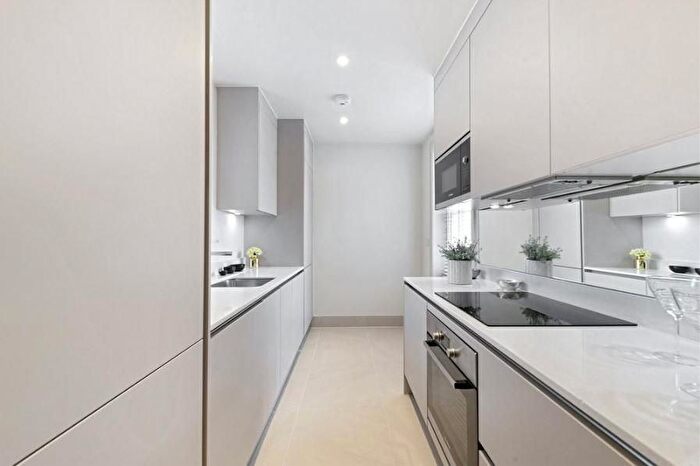 3 Bedroom Flat To Rent In Gloucester Place, Marylebone, London, W1U