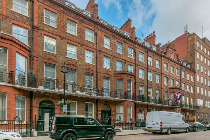 2 Bedroom Flat To Rent In Nottingham Place, Marylebone, London, W1U