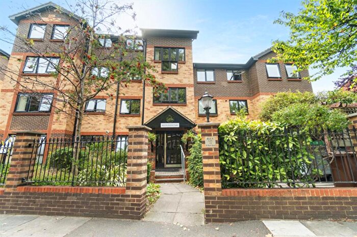 3 Bedroom Flat For Sale In Blyth Road, BR1