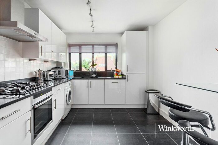 2 Bedroom Flat To Rent In Mountfield Road, Finchley, London, N3