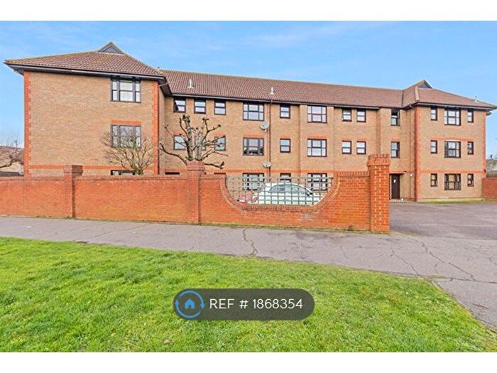 2 Bedroom Flat To Rent In Hanbury Gardens, Highwoods, Colchester, CO4