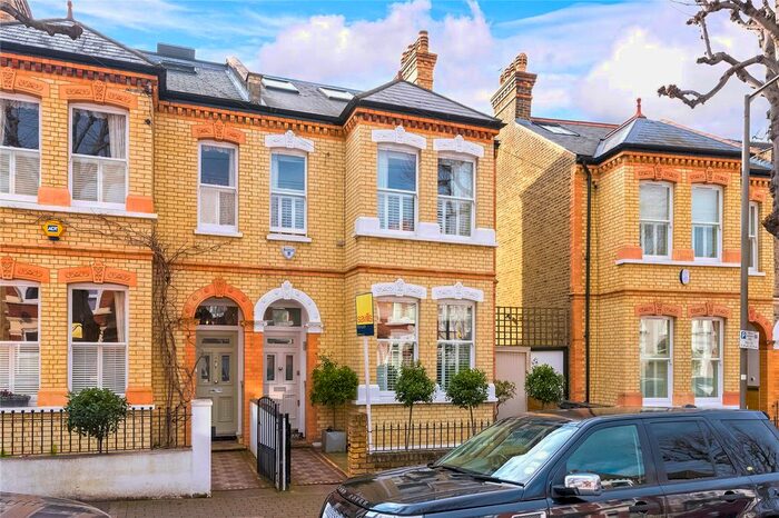 5 Bedroom Semi-Detached House To Rent In Swanage Road, Wandsworth, London, SW18