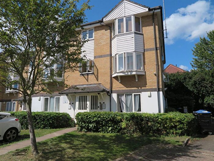 2 Bedroom Flat To Rent In Sheppard Drive, South Bermondsey, SE16