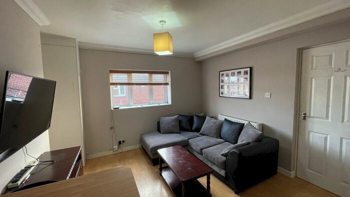 1 Bedroom Flat To Rent In Wimborne Road, Bournemouth, BH9