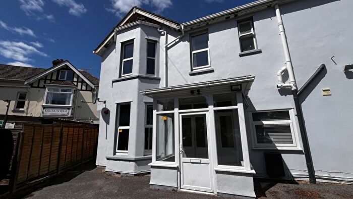 2 Bedroom Flat To Rent In Rushton Crescent, Bournemouth, Dorset, BH3