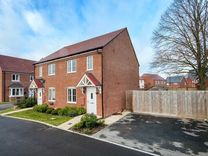 3 Bedroom Semi-Detached House To Rent In Diamond Way, Chilton, OX11