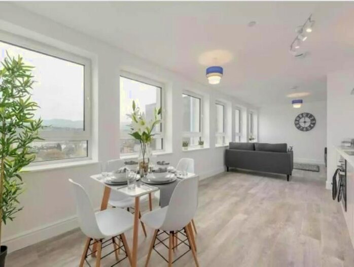 2 Bedroom Flat To Rent In Flat, Elfin Square, Edinburgh, EH11