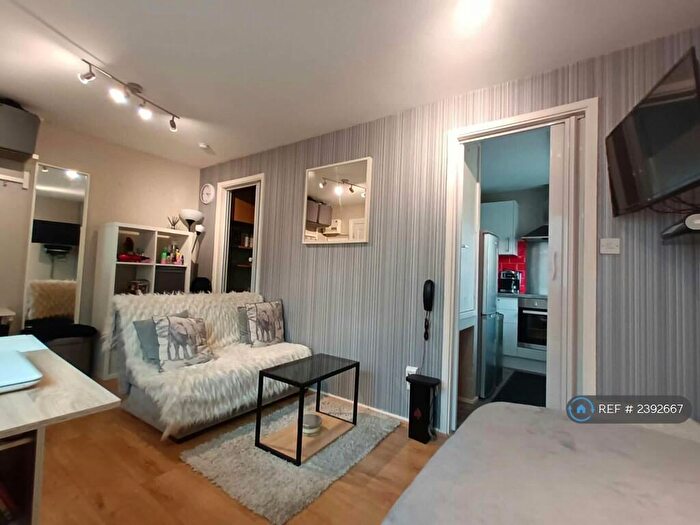 Studio To Rent In Forest Rise, Milton Keynes, MK6