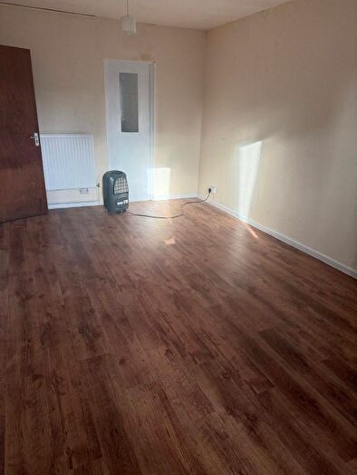 4 Bedroom Flat To Rent In Market Square, London, E14