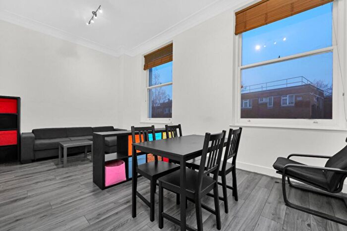 2 Bedroom Flat To Rent In Warden Road, Kentish Town, NW5