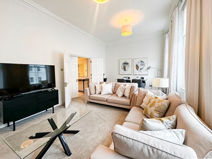 2 Bedroom Flat To Rent In Lexham Gardens, London, W8