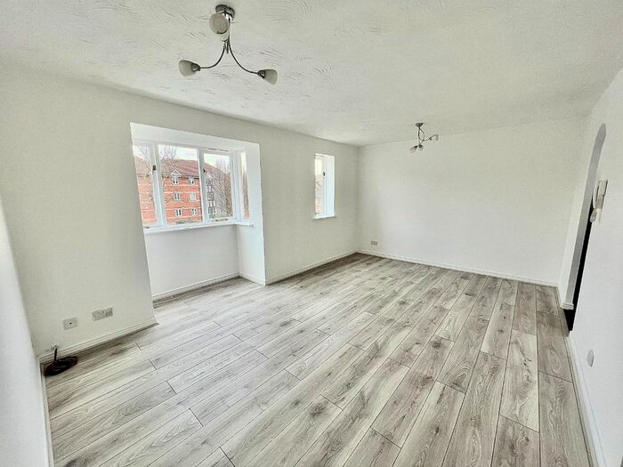 2 Bedroom Flat To Rent In Neptune Walk, Erith, Kent DA8