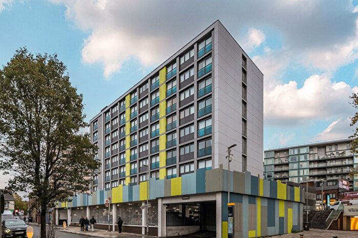 1 Bedroom Flat For Sale In Station Approach, Hayes, UB3