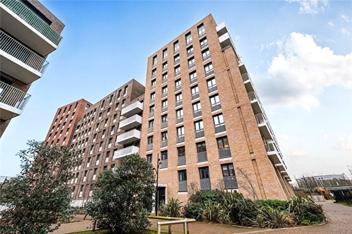 3 Bedroom Apartment For Sale In Lakeside Drive, Park Royal, NW10