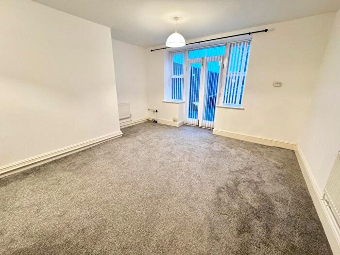 2 Bedroom Flat To Rent In Sandown Lane, L15