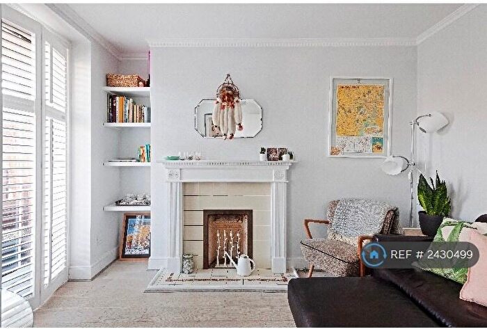 2 Bedroom Flat To Rent In Denton House, London, N1