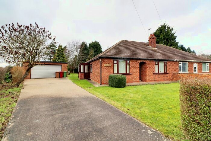 3 Bedroom Semi-Detached Bungalow For Sale In Thinholme Lane, Westwoodside, Doncaster, DN9