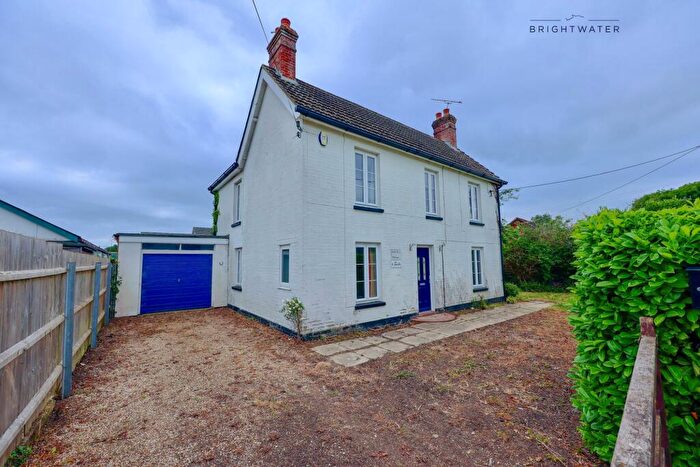4 Bedroom Detached House For Sale In Fairlie, Ringwood, BH24