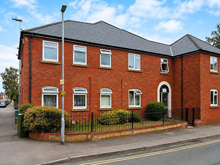 2 Bedroom Flat For Sale In Port Lane, Colchester, CO1