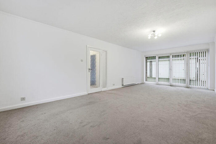 2 Bedroom Flat To Rent In Hutton Road, Shenfield, CM15