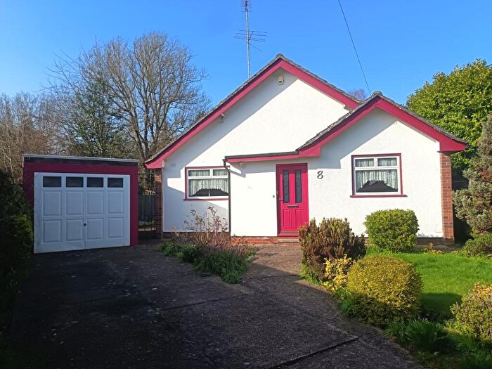 3 Bedroom Bungalow For Sale In Hillview Close, Hatch End, Middlesex, HA5