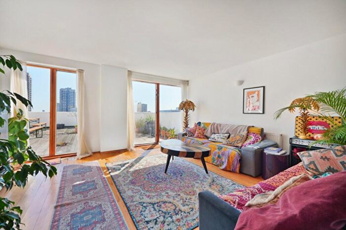 2 Bedroom Flat To Rent In Boyd Street, Tower Bridge, E1