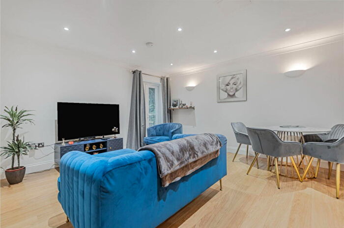3 Bedroom Flat For Sale In The Avenue, Beckenham, BR3