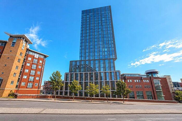 2 Bedroom Flat To Rent In Hadrian Tower, Newcastle Upon Tyne, NE4