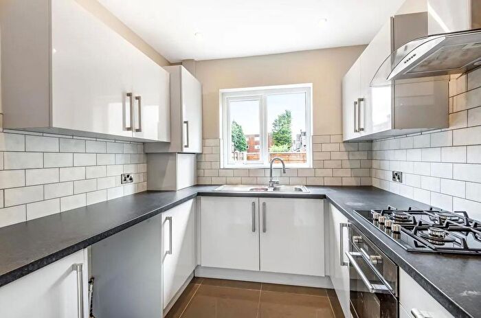 2 Bedroom Flat To Rent In Gosport Road, Walthamstow, E17