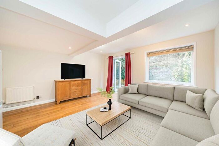 2 Bedroom Flat For Sale In Victoria Road, Queen's Park, NW6