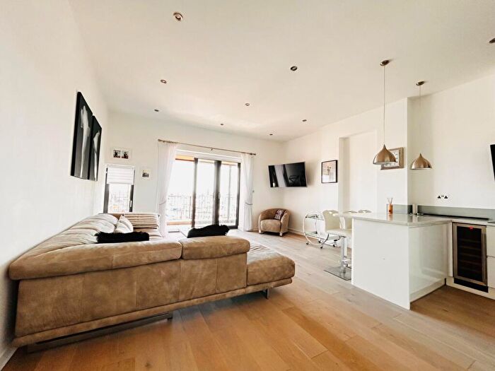 2 Bedroom Flat To Rent In Harbour Parade, Ramsgate, Kent, CT11
