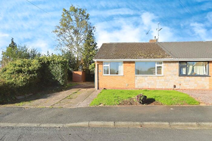 3 Bedroom Semi-Detached Bungalow For Sale In Somerset Drive, Kidderminster, DY11